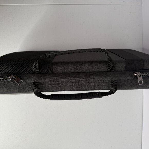 Geekria Hard Shell Travel Case - Picture 4 of 4